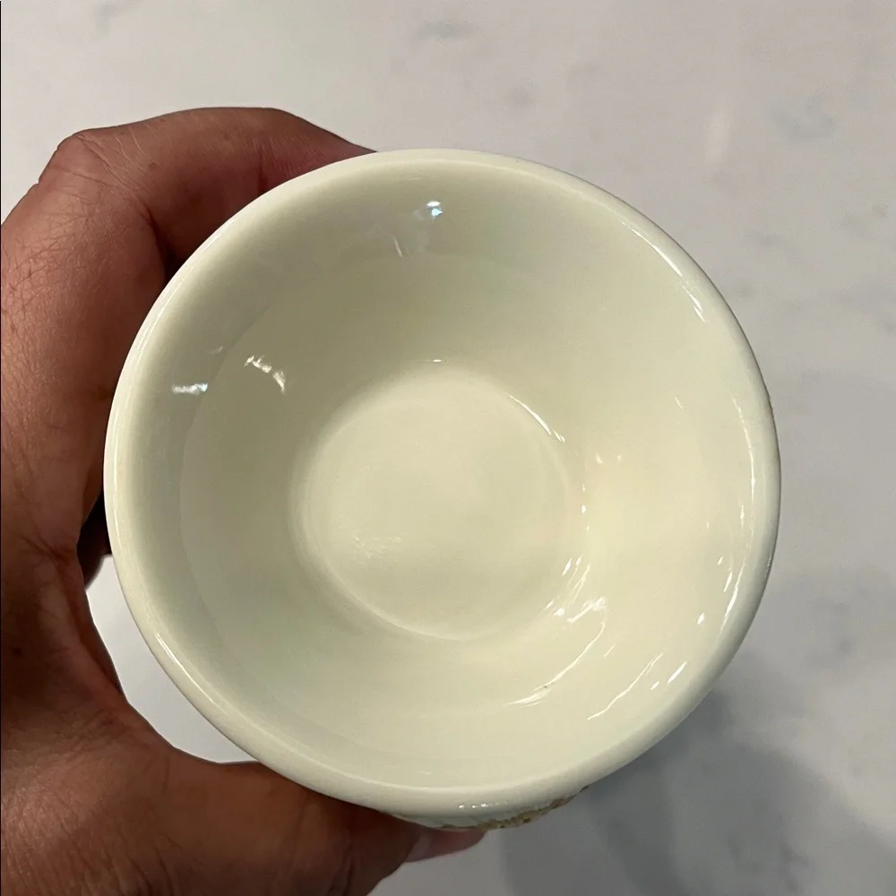 Scentsy Cream and Tan Shell Wax Warmer